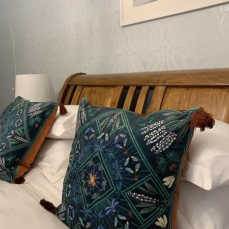 5 Grande Rue Bed & Breakfast Le Lude