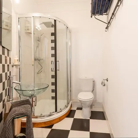 5 Grande Rue Bed & Breakfast 3*